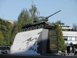 Танк-памятник освободителям Чернигова от фашистов на пл.Победы