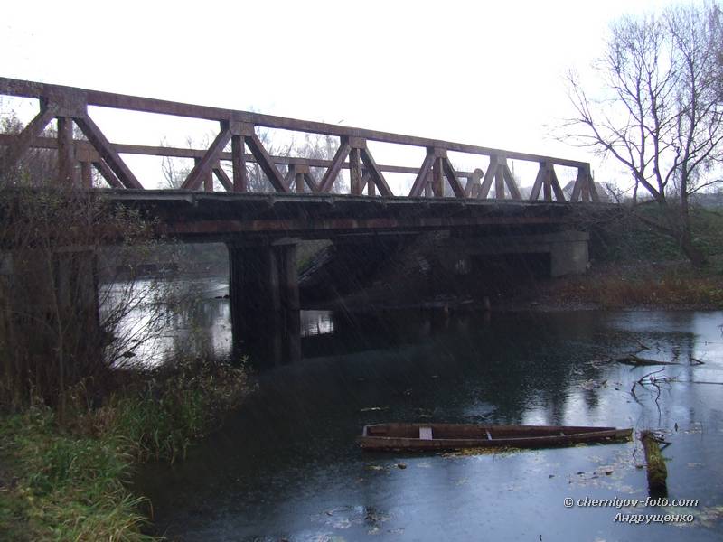 Старый мост на реке Мене