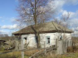 Заброшенный дом в селе Сосновка
