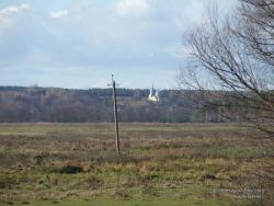 Вид на церковь в Козляничах с трассы Чернигов - Новгород-Северский