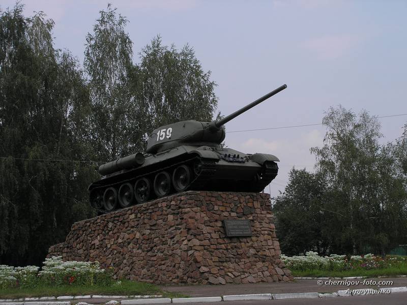 Танк-памятник освободителям Нежина